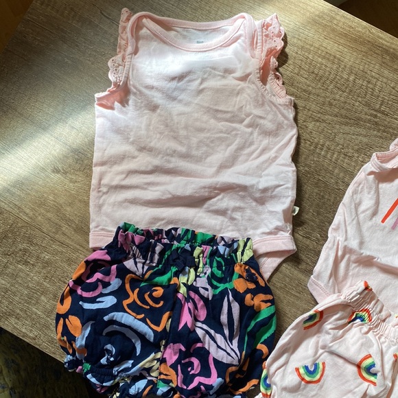 6-12 month gap summer sets - Picture 2 of 3